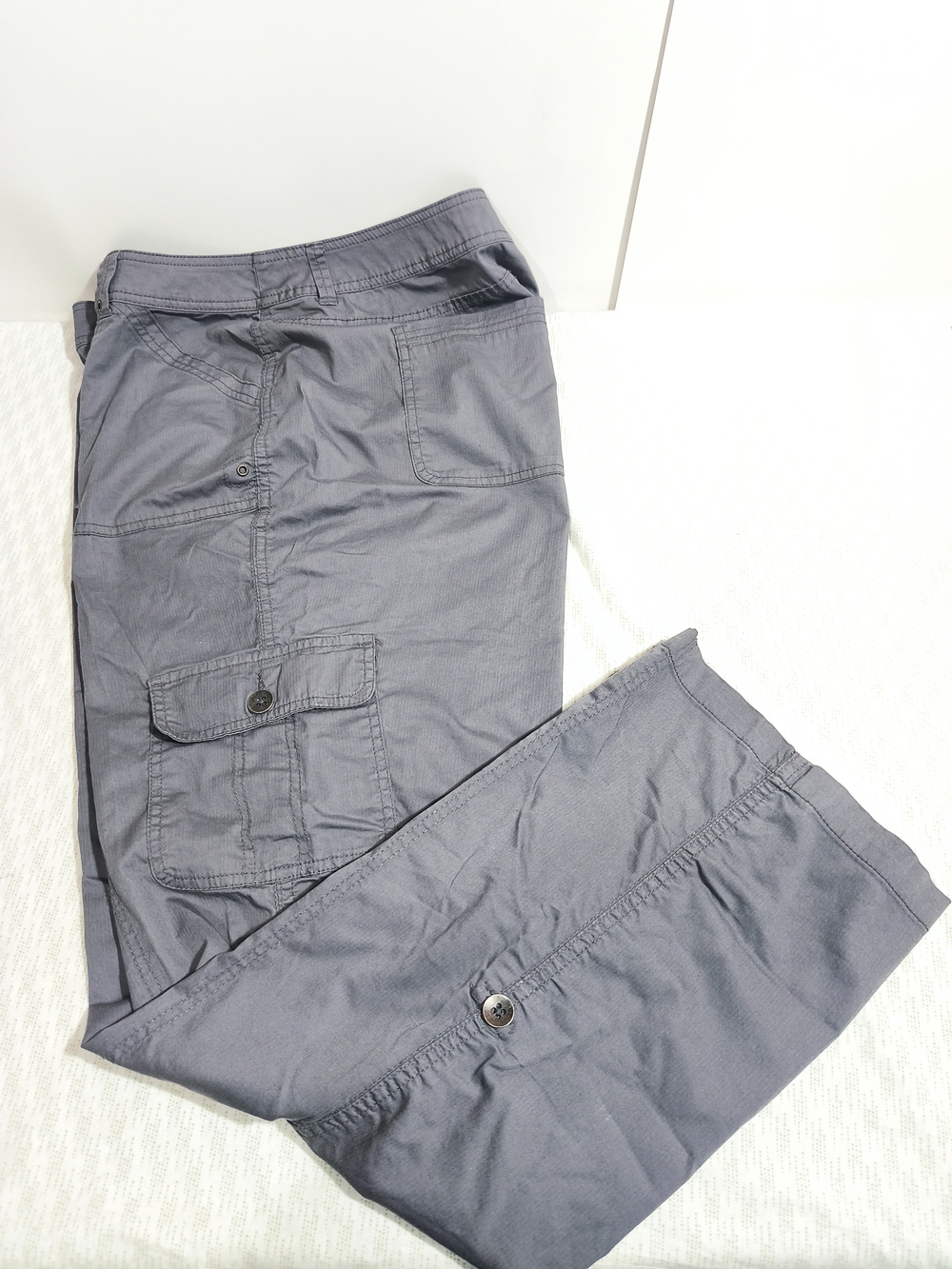 St. John's Bay Gray Wide-Leg Cargo Pants  E1(21) - Picture 7 of 9